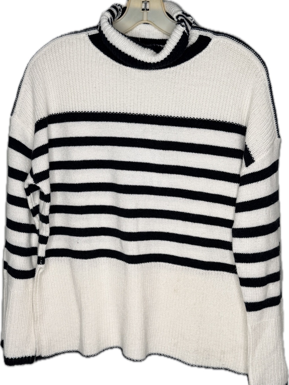 Market & Spruce Sweater nwt